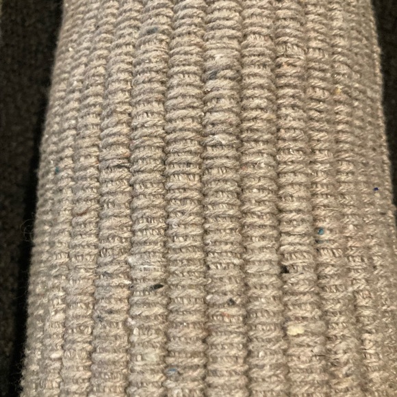 2 BRAND NEW RUGS - Picture 2 of 7